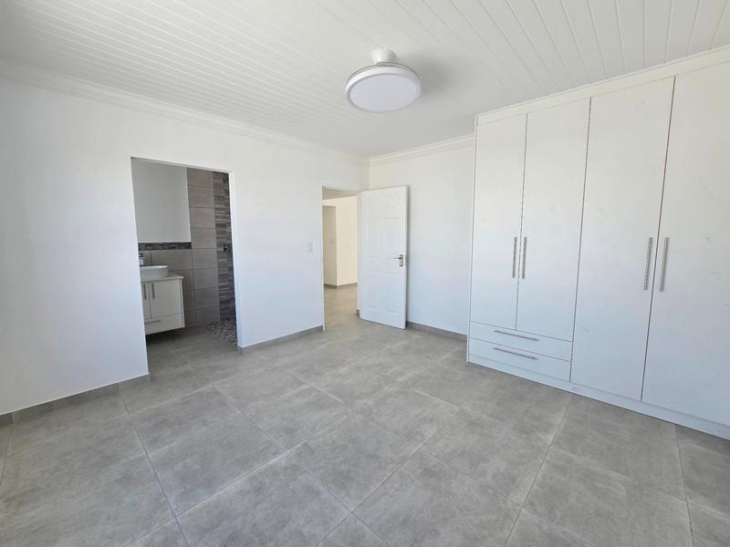 3 Bedroom Property for Sale in Britannia Bay Western Cape